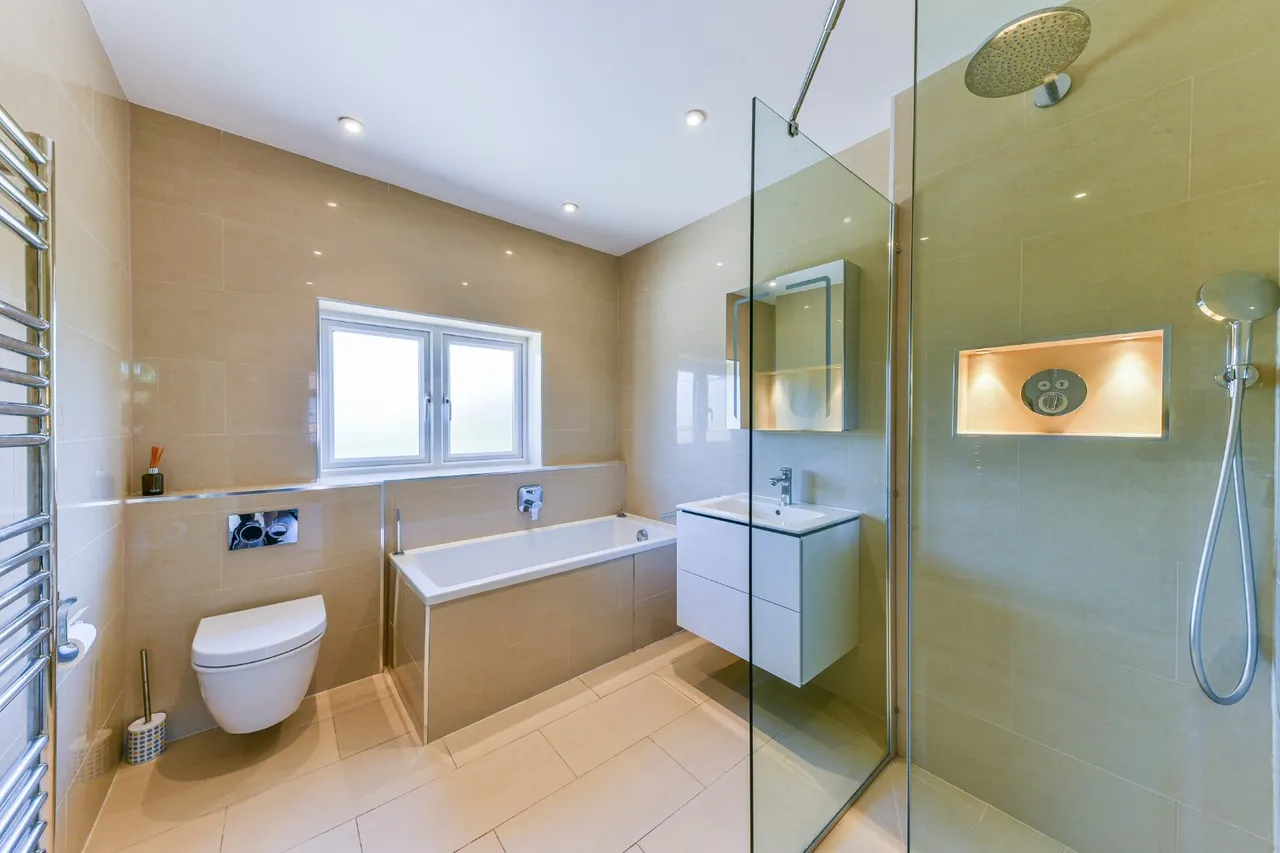 Vincent Gardens, London, NW2, photo 25