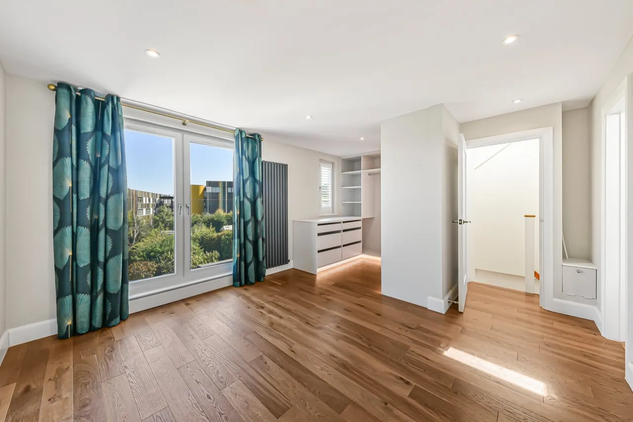 Vincent Gardens, London, NW2, photo 14
