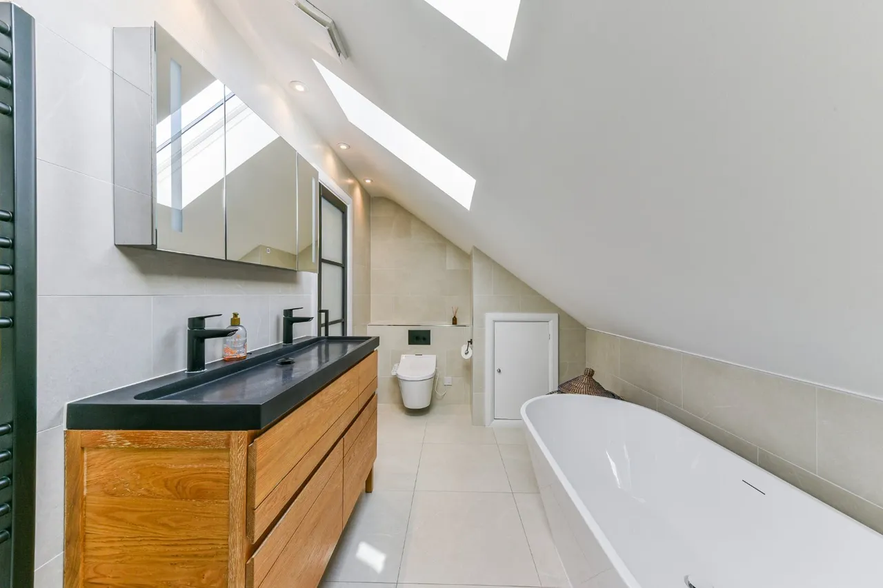 Vincent Gardens, London, NW2, photo 17