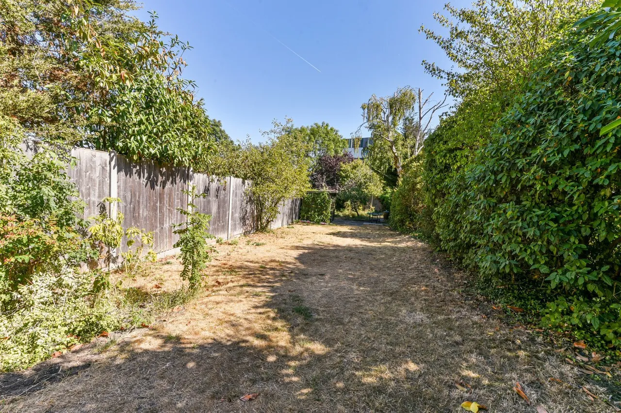 Vincent Gardens, London, NW2, photo 27