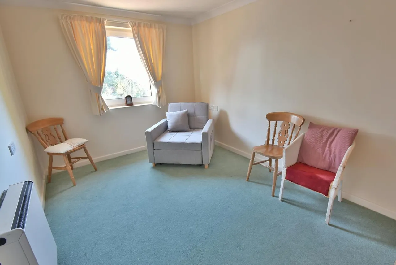 Alexandria Court, BH22, photo 8