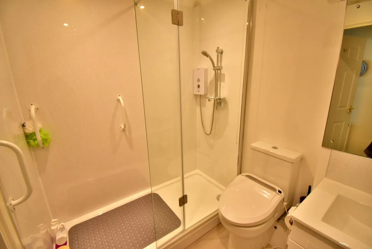Alexandria Court, BH22, photo 10