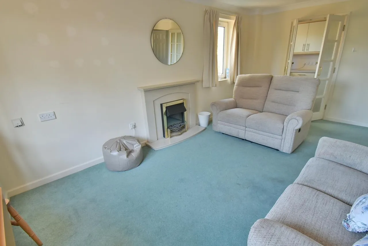 Alexandria Court, BH22, photo 5