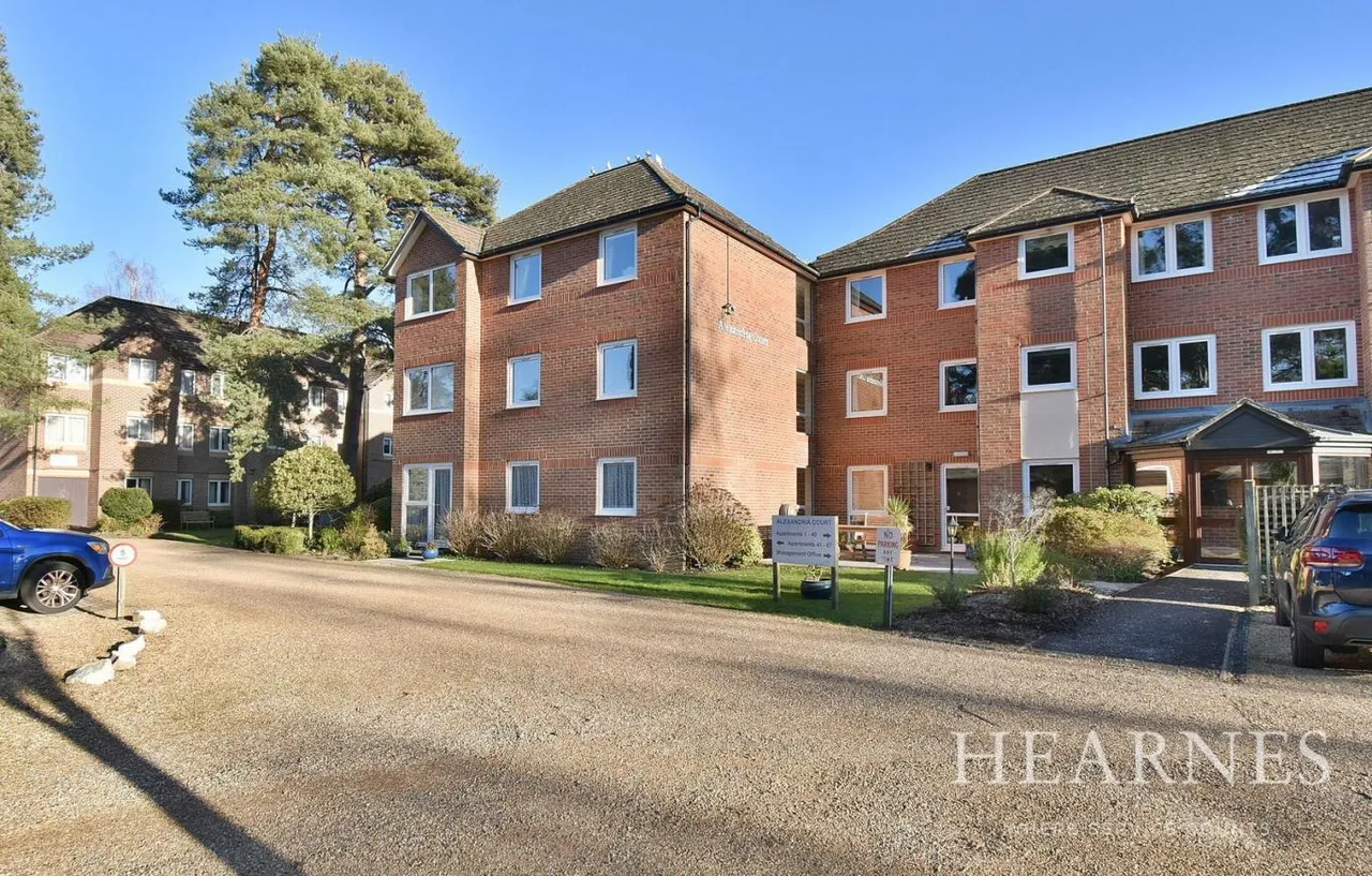 2 bed flat for sale, Alexandria Court, BH22