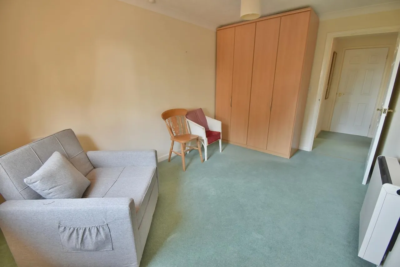 Alexandria Court, BH22, photo 9