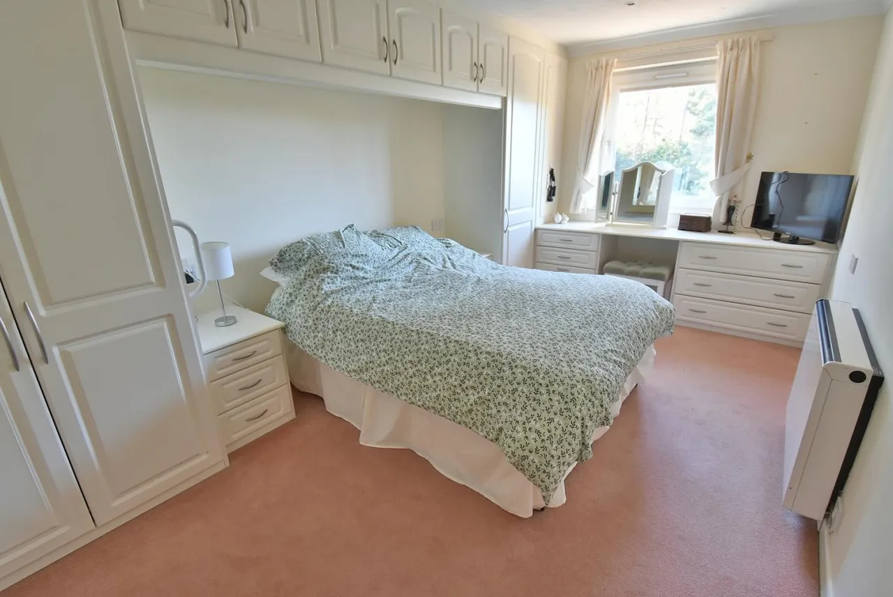 Alexandria Court, BH22, photo 7