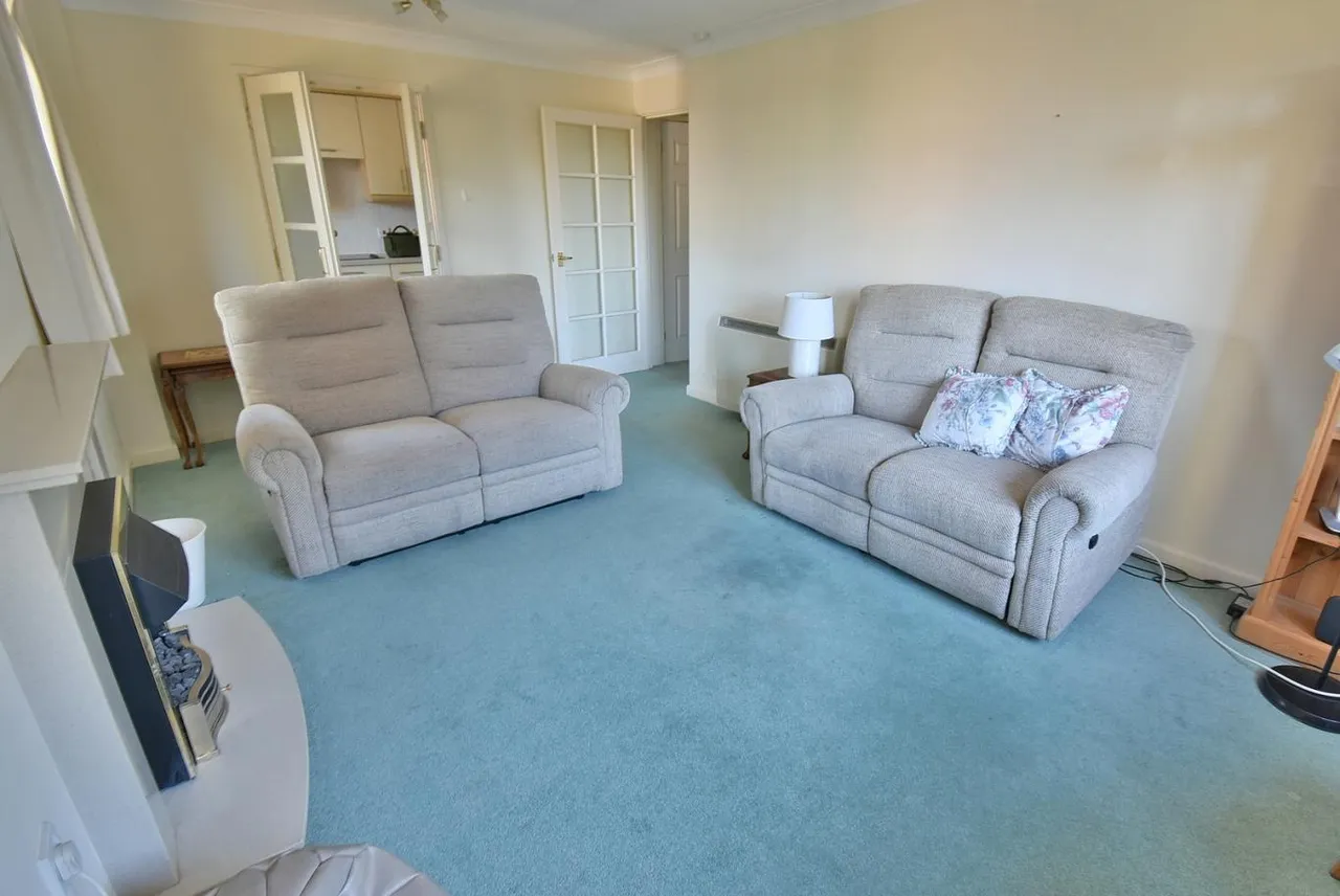Alexandria Court, BH22, photo 4
