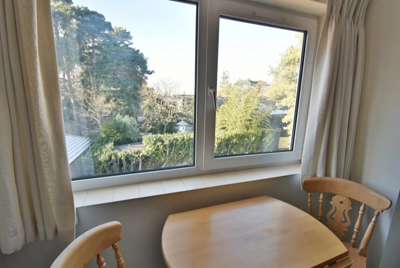 Alexandria Court, BH22, photo 6