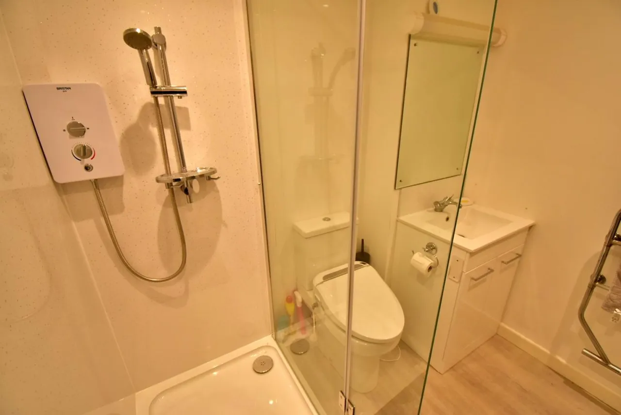 Alexandria Court, BH22, photo 11