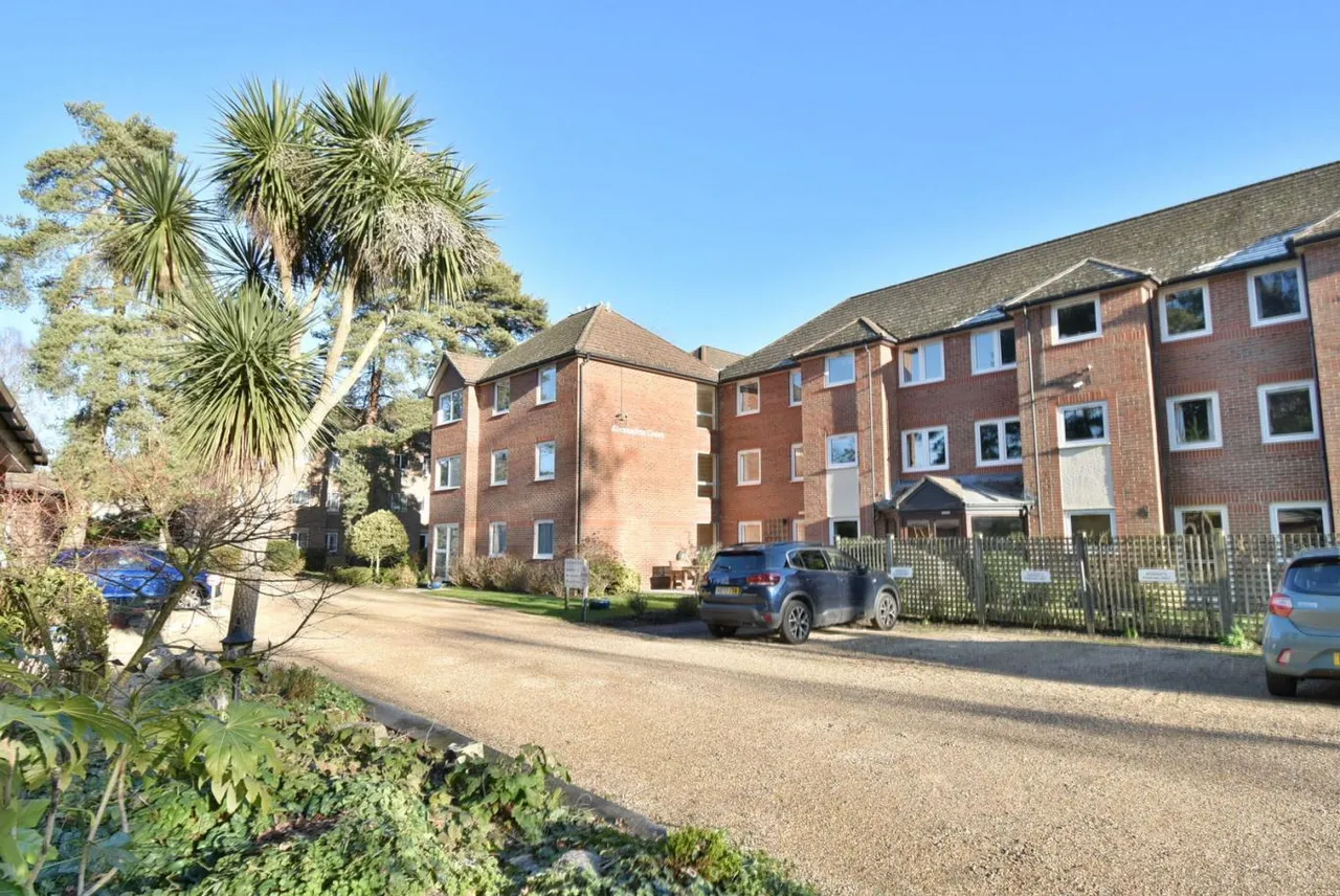Alexandria Court, BH22, photo 18