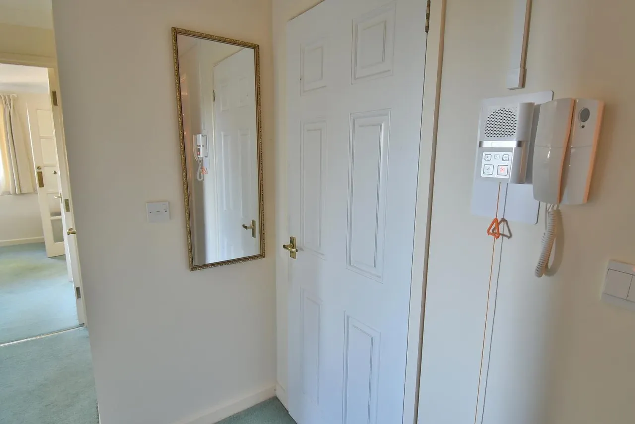 Alexandria Court, BH22, photo 12