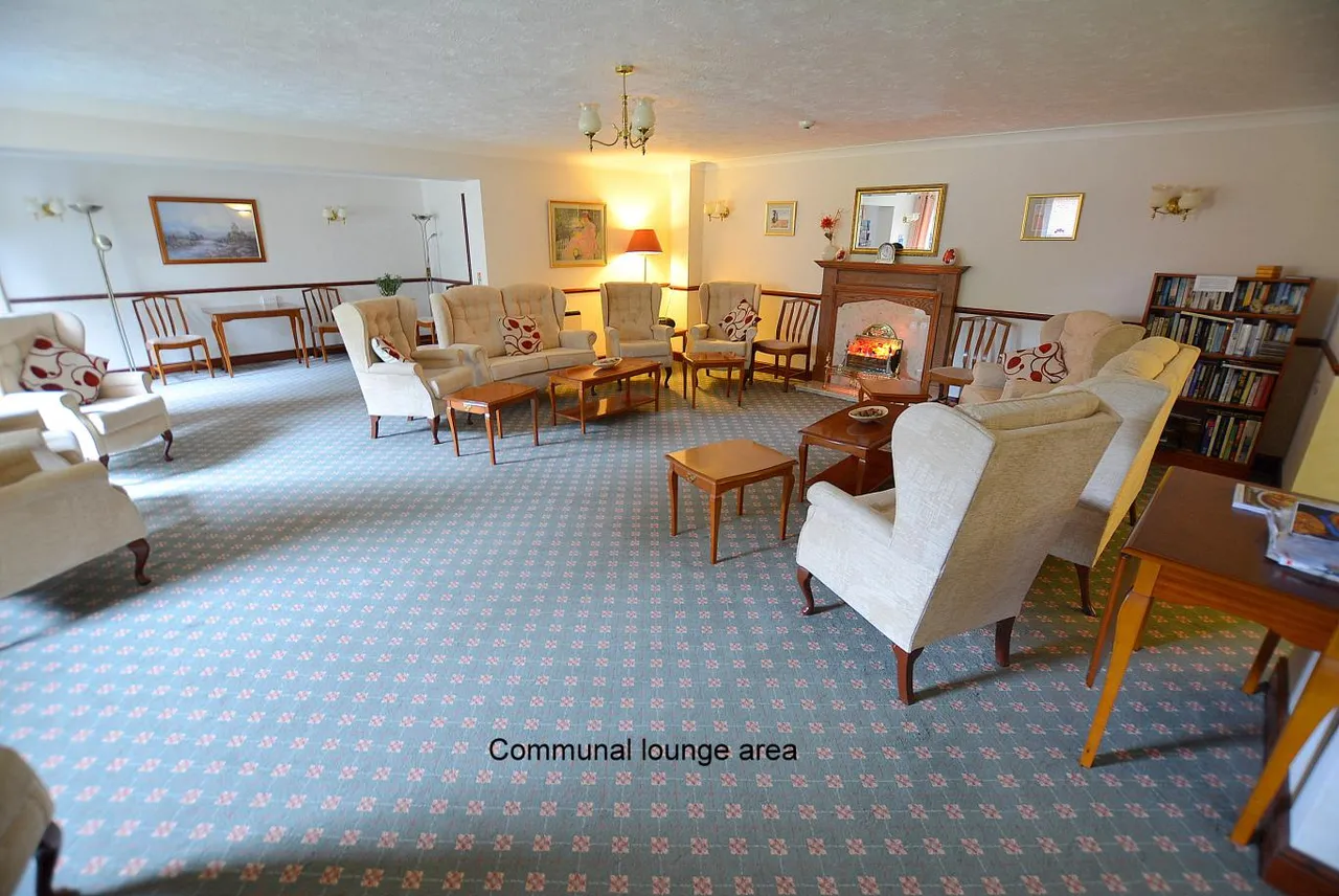 Alexandria Court, BH22, photo 13