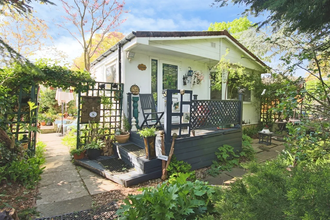 2 bed park home for sale — Hunt Hall Lane, Welford On Avon, Stratford-Upon-Avon