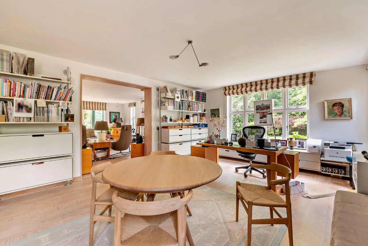 Swifts Close, Farnham, Surrey, GU10 1QX, photo 10