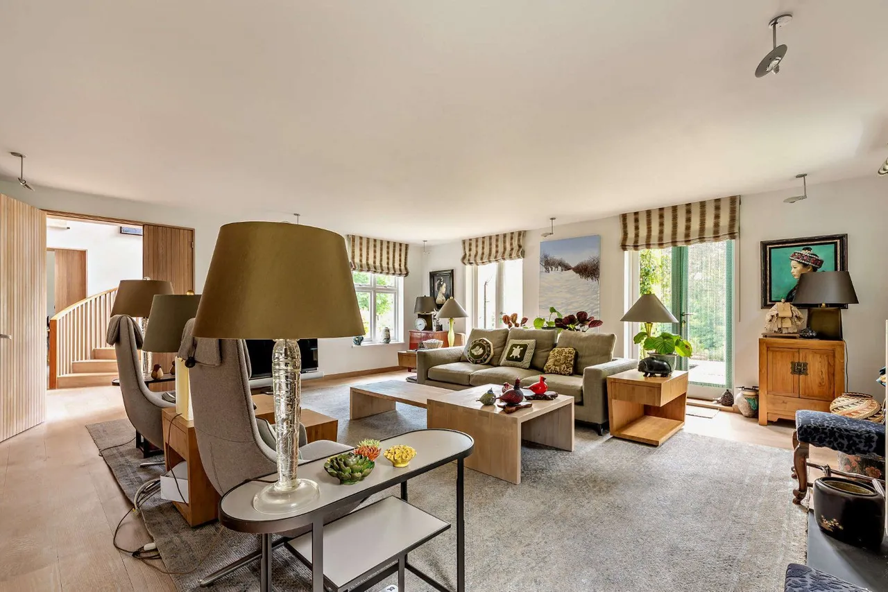 Swifts Close, Farnham, Surrey, GU10 1QX, photo 9