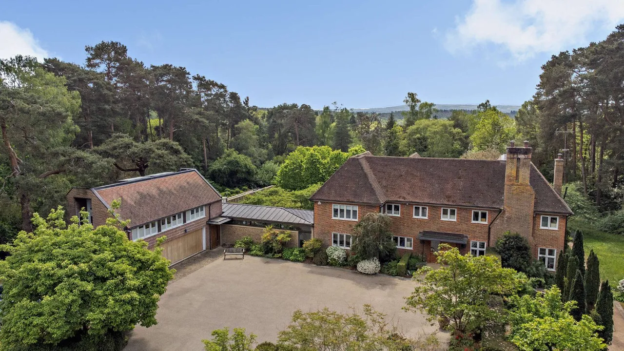 Swifts Close, Farnham, Surrey, GU10 1QX, photo 8