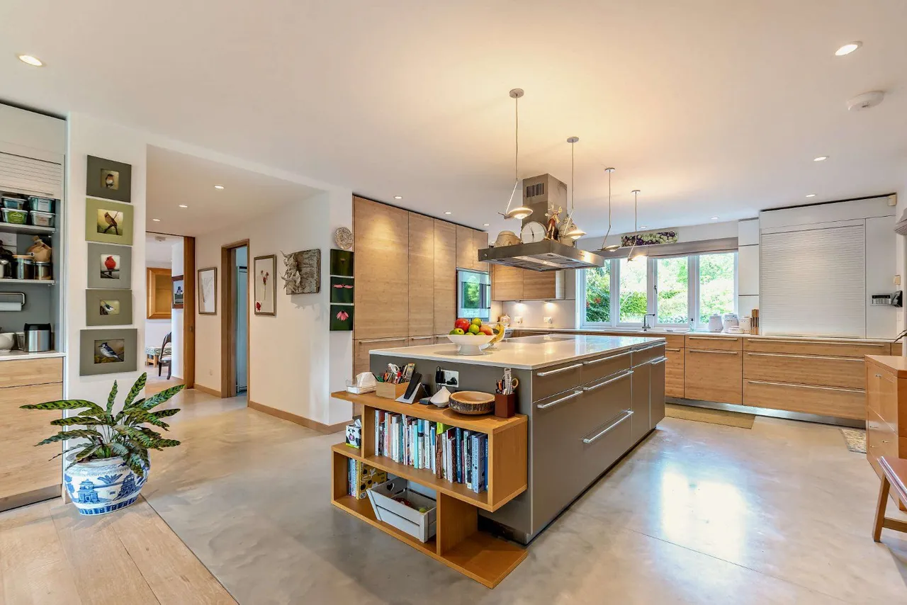 Swifts Close, Farnham, Surrey, GU10 1QX, photo 4