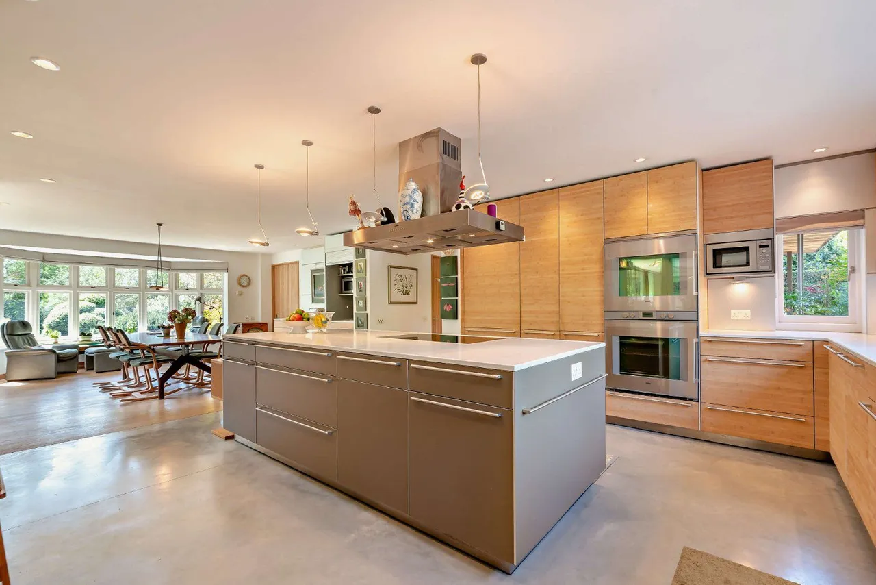 Swifts Close, Farnham, Surrey, GU10 1QX, photo 6