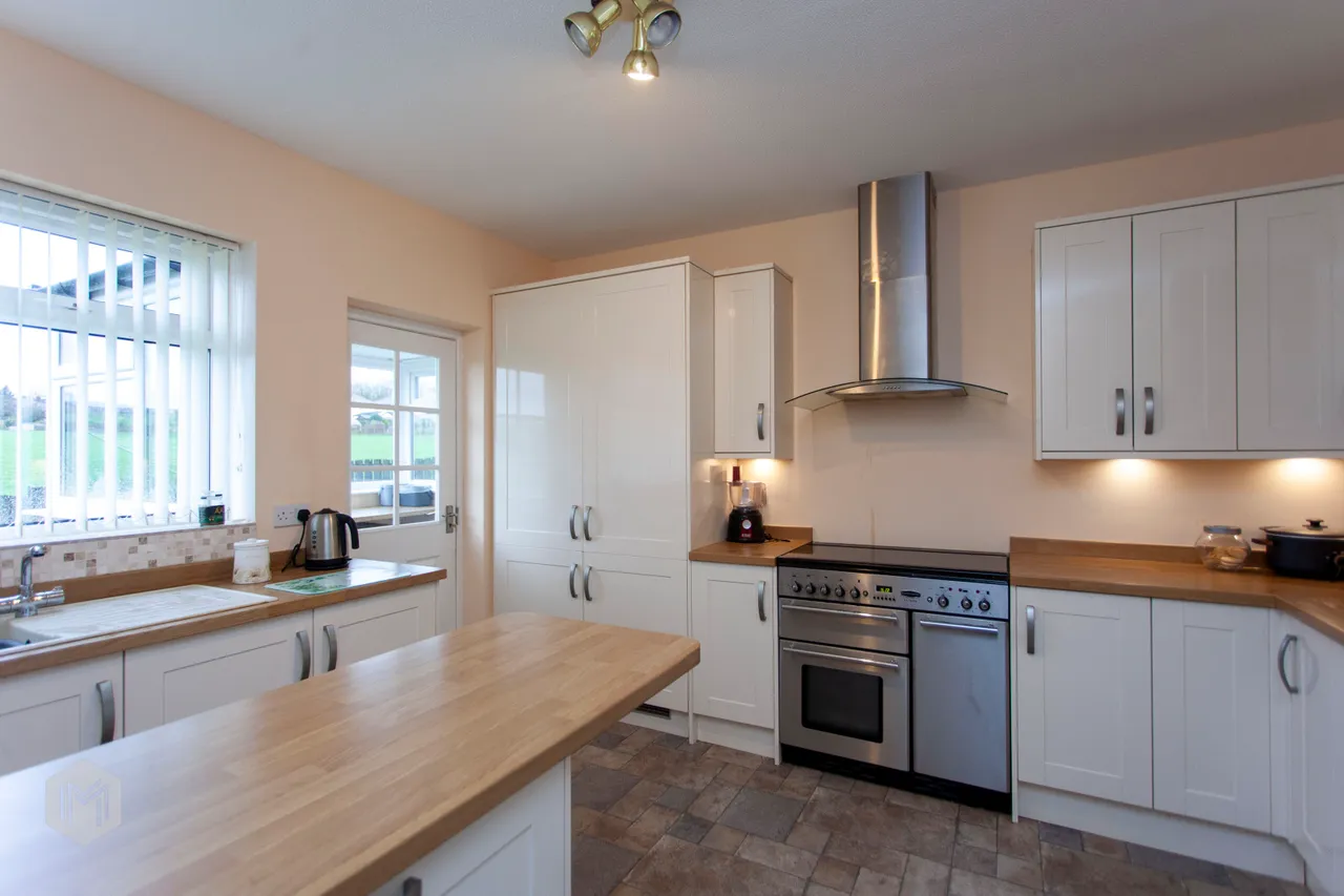Falshaw Drive, Bury, BL9 5LH, photo 2