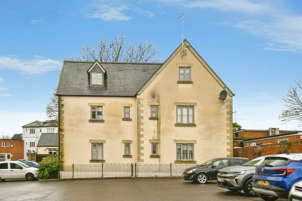 2 bed flat for sale — The Pippin, Calne