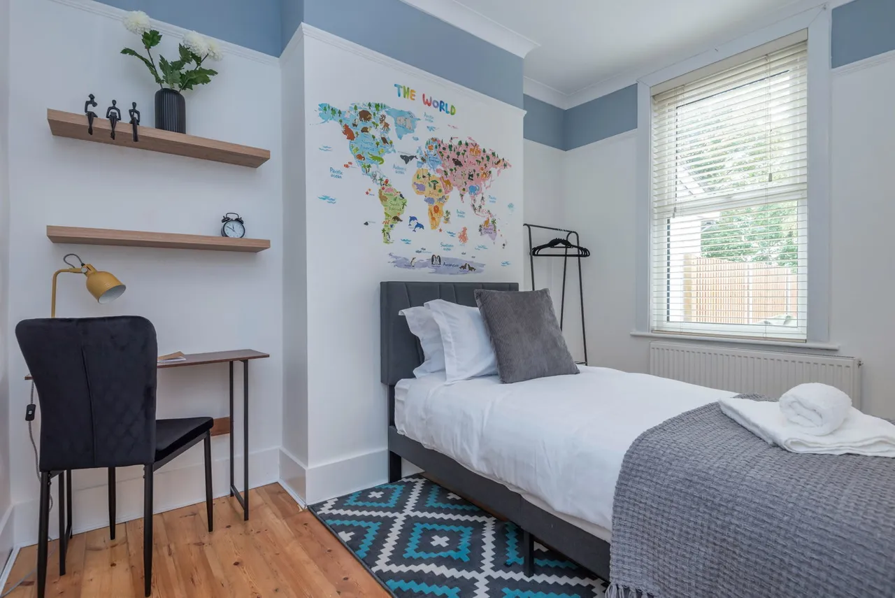 Chestnut Road, Raynes Park, SW20, photo 8