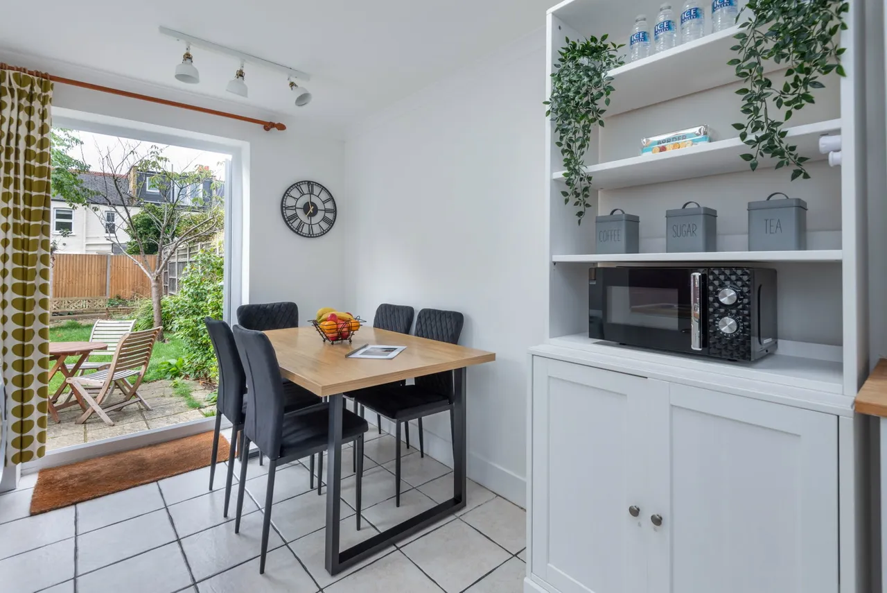 Chestnut Road, Raynes Park, SW20, photo 6
