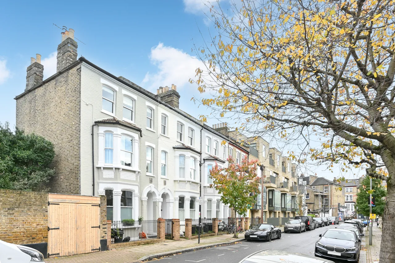 3 bed flat to rent, London, SW11