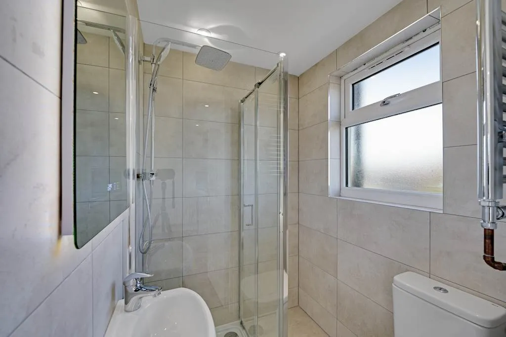 The Grove, Greenford, UB6, photo 5