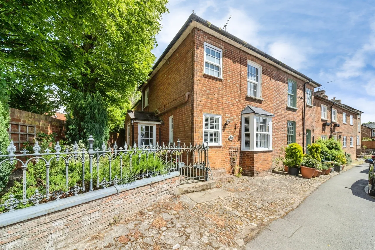 3 bed house for sale — High Street, Whitchurch, Aylesbury