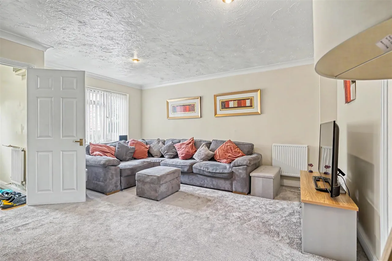 Campion Close, Wyke, photo 5