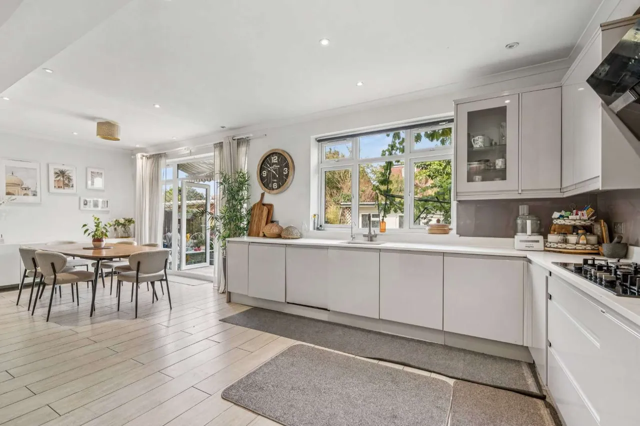 Cheviot Gardens, London, NW2 1QN, photo 2
