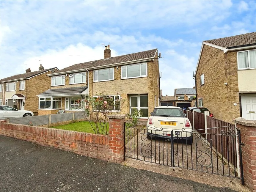 3 bed house for sale — Lunbreck Road, Warmsworth, South Yorkshire, DN4