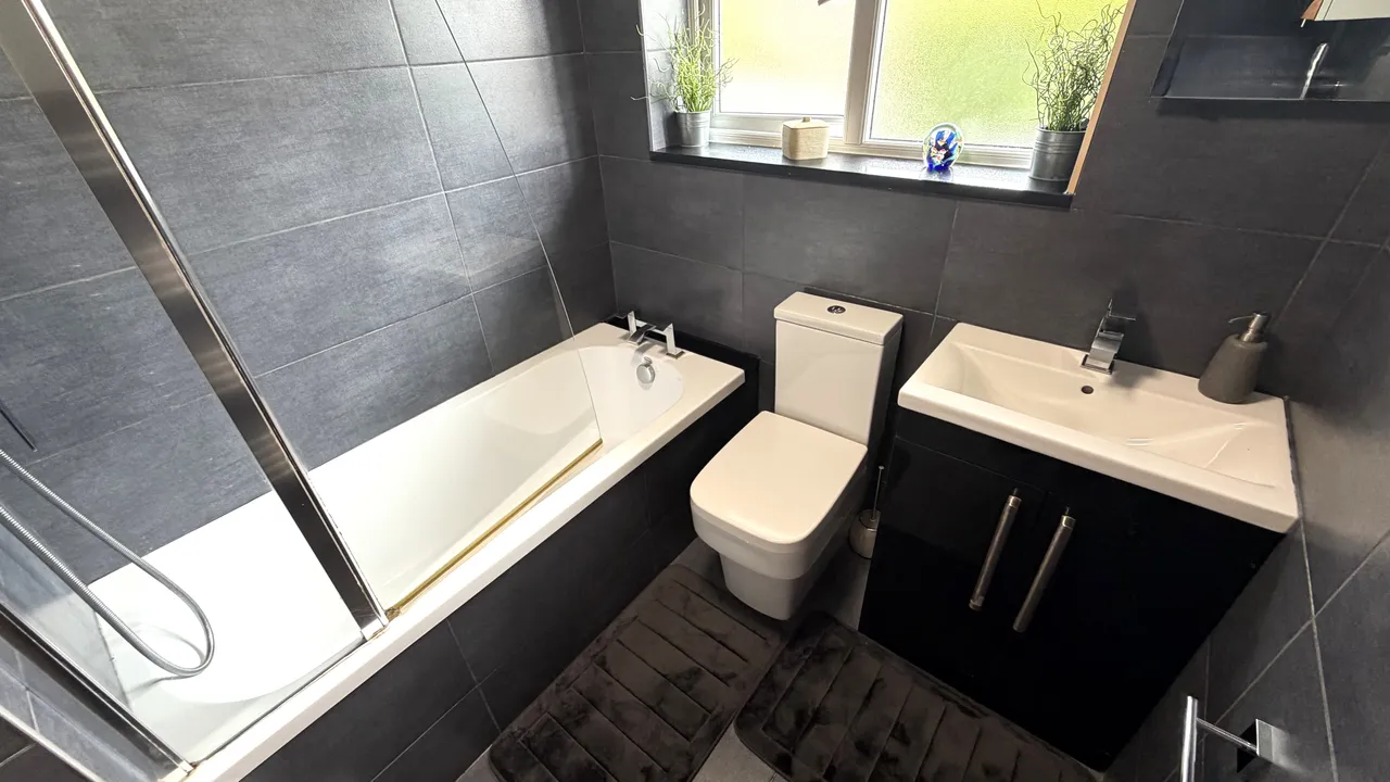 Denshaw Close, Manchester, M19, photo 22