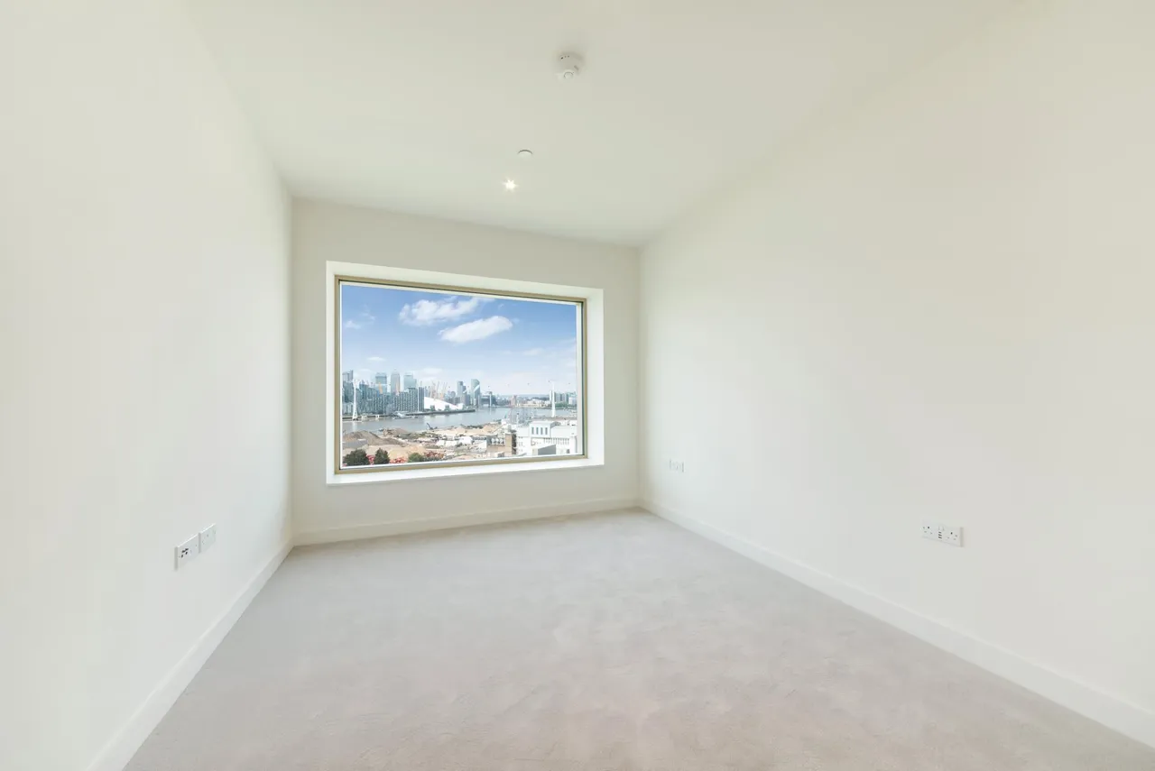 Riverscape, Royal Wharf, E16, photo 3