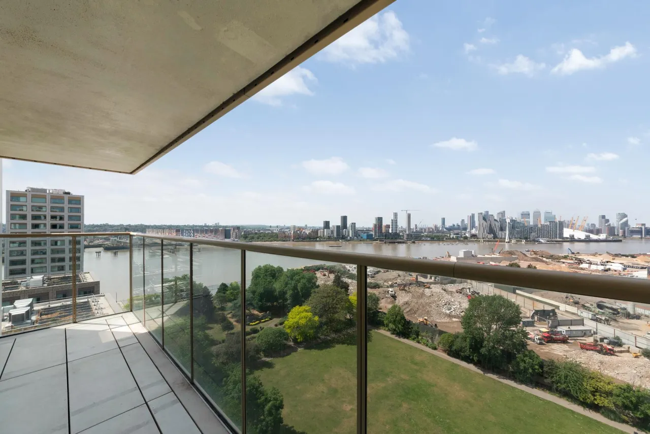 Riverscape, Royal Wharf, E16, photo 17