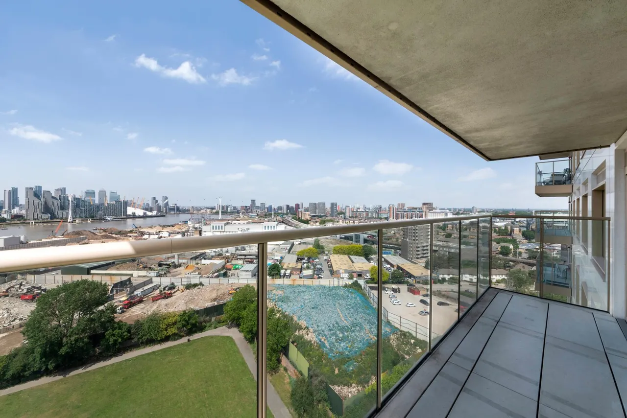 Riverscape, Royal Wharf, E16, photo 7