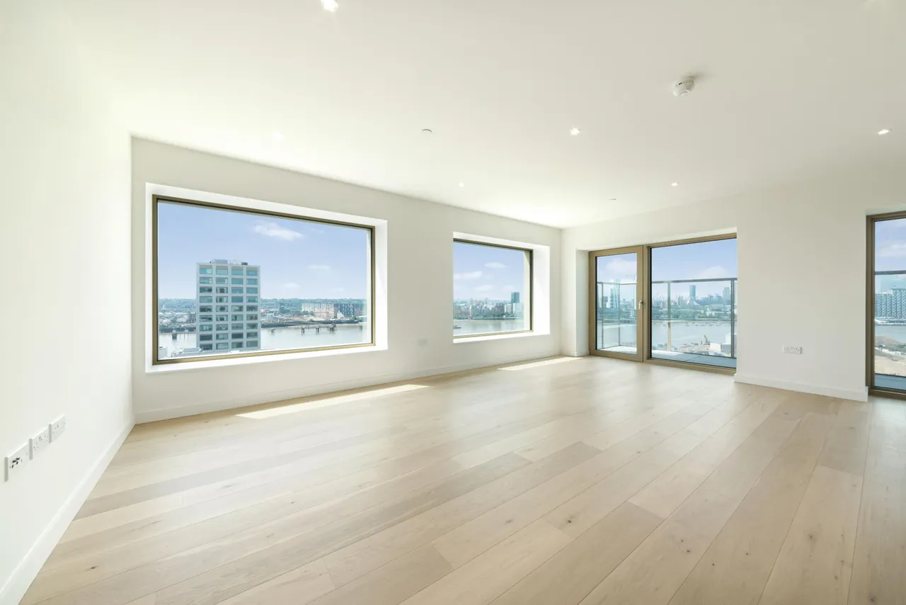 3 bed flat for sale, Riverscape, Royal Wharf, E16