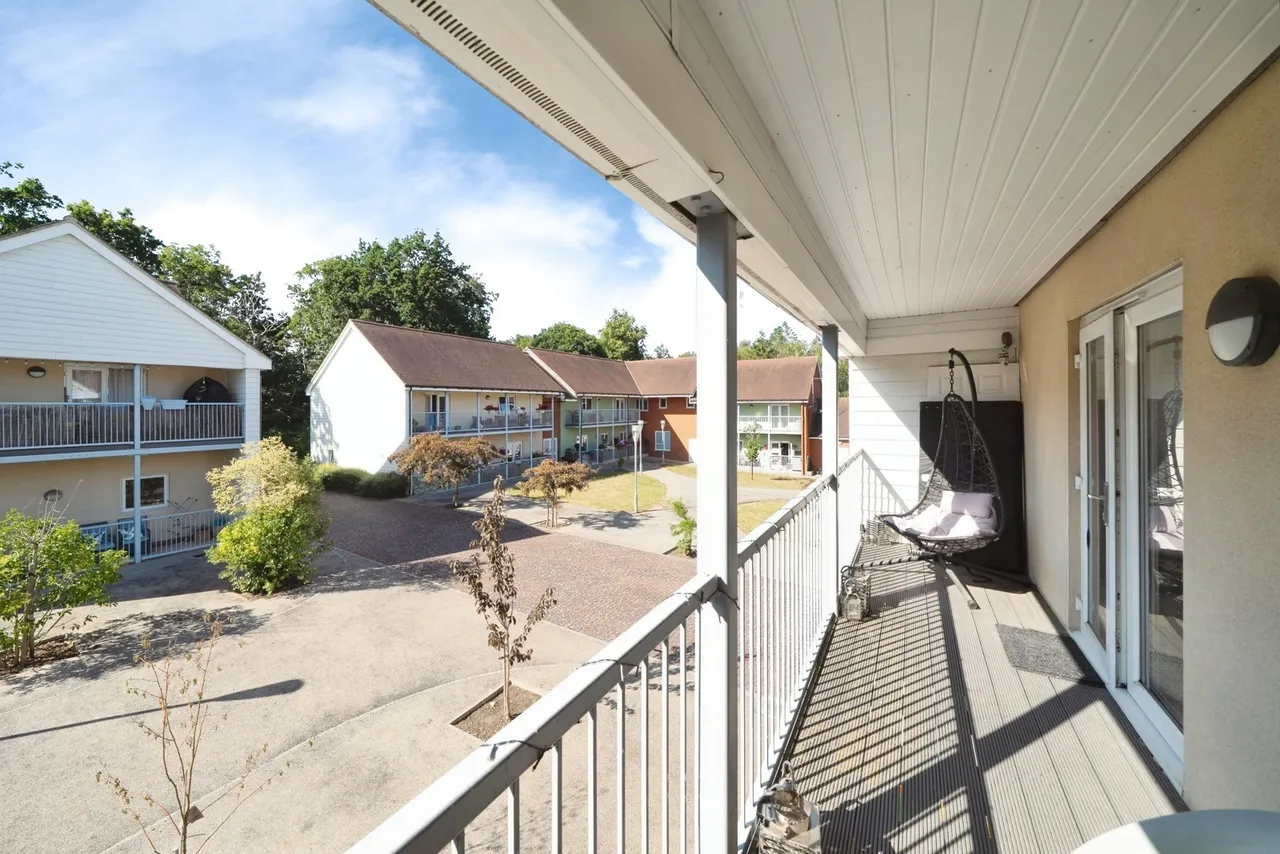 Strawberry Fields, Addlestone, KT15, photo 8