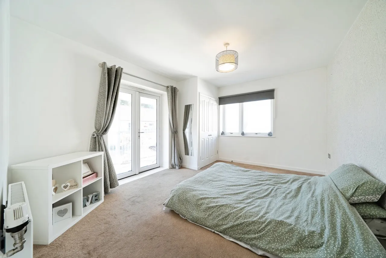 Strawberry Fields, Addlestone, KT15, photo 4