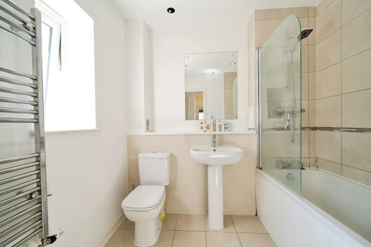Strawberry Fields, Addlestone, KT15, photo 3