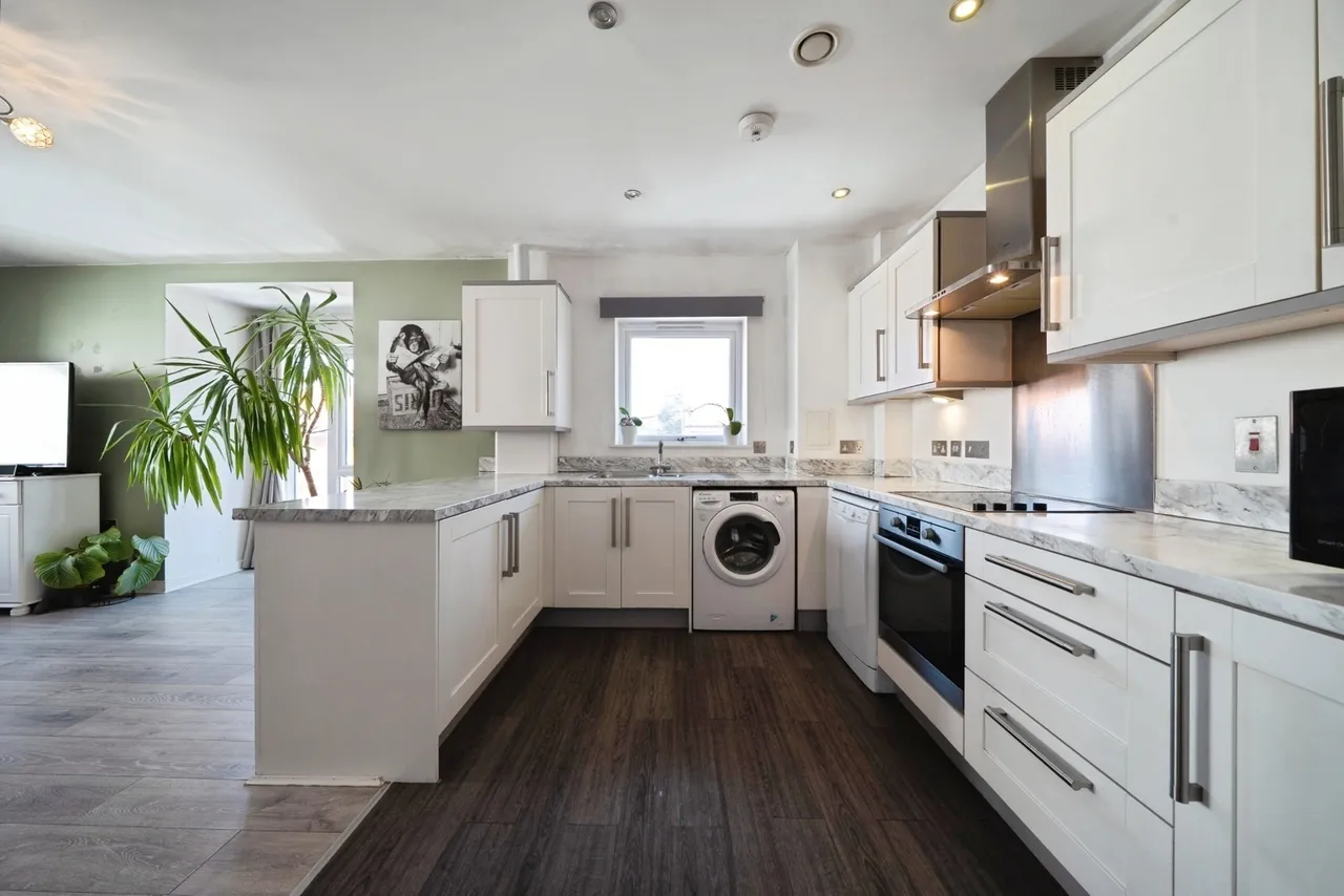 Strawberry Fields, Addlestone, KT15, photo 2