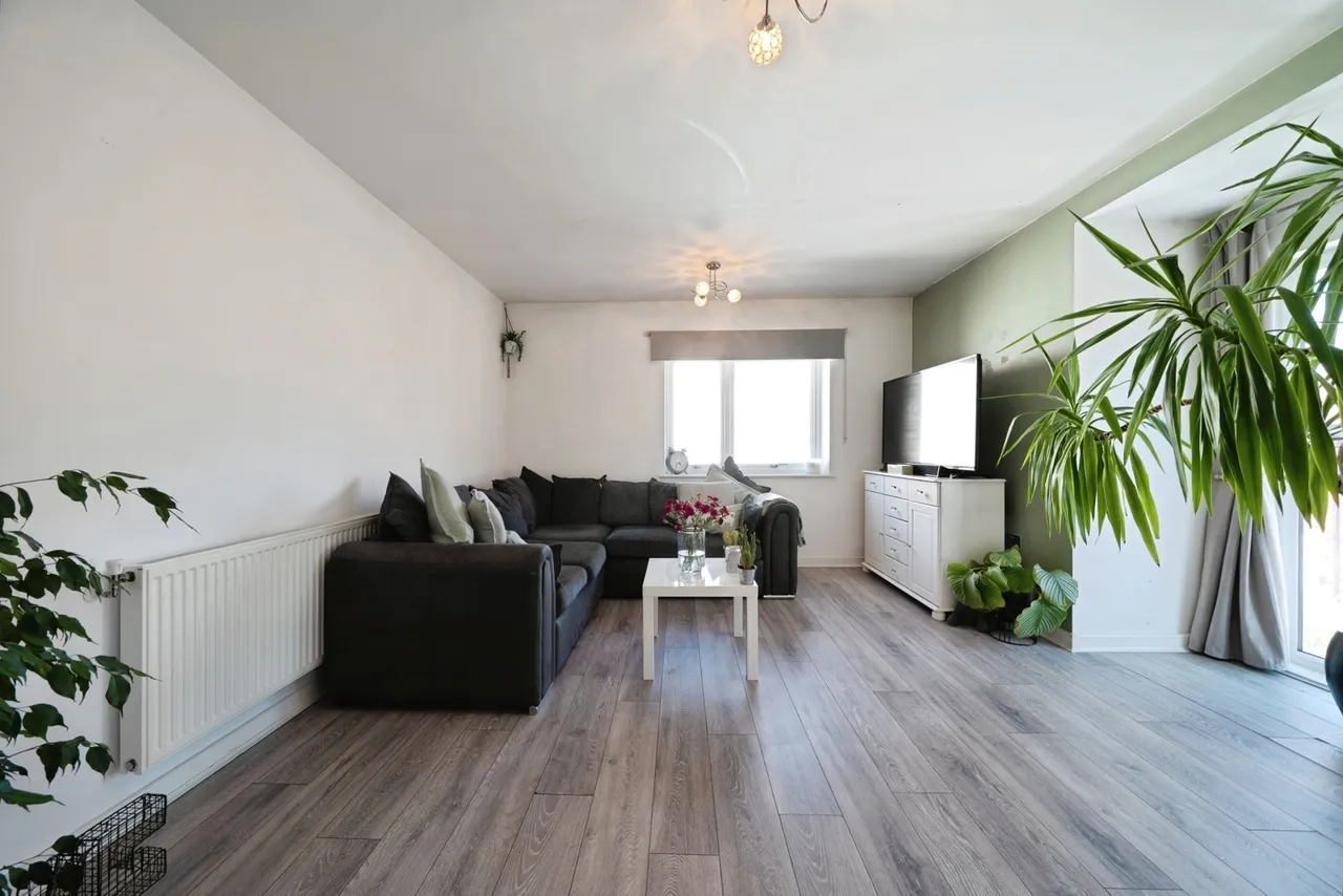 Strawberry Fields, Addlestone, KT15, photo 6