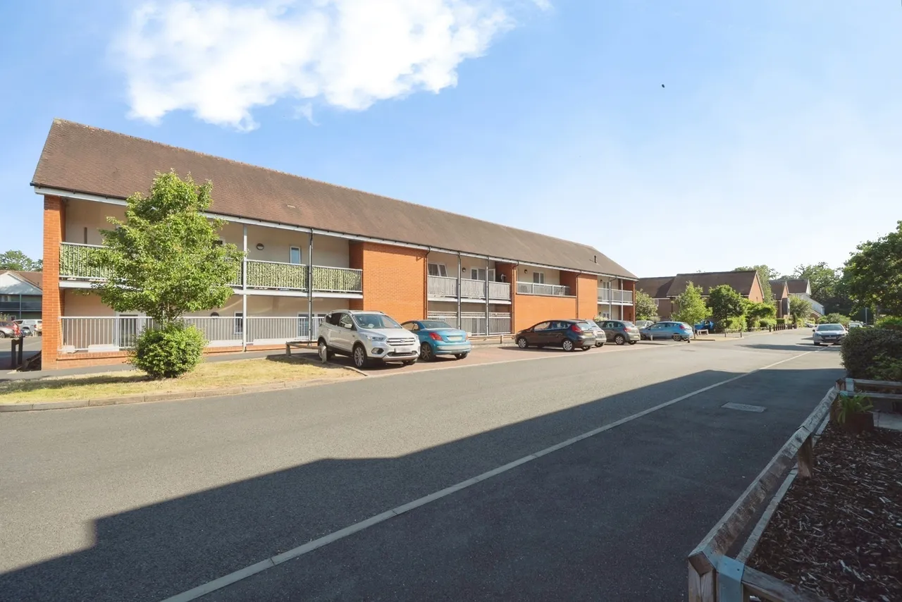 Strawberry Fields, Addlestone, KT15, photo 9