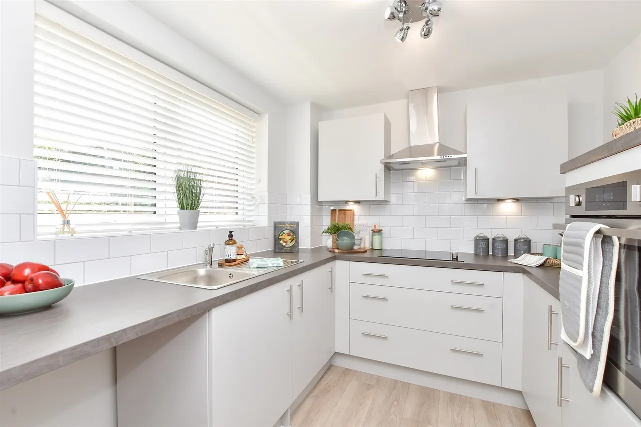 Victoria Road, Cranleigh, GU6, photo 9