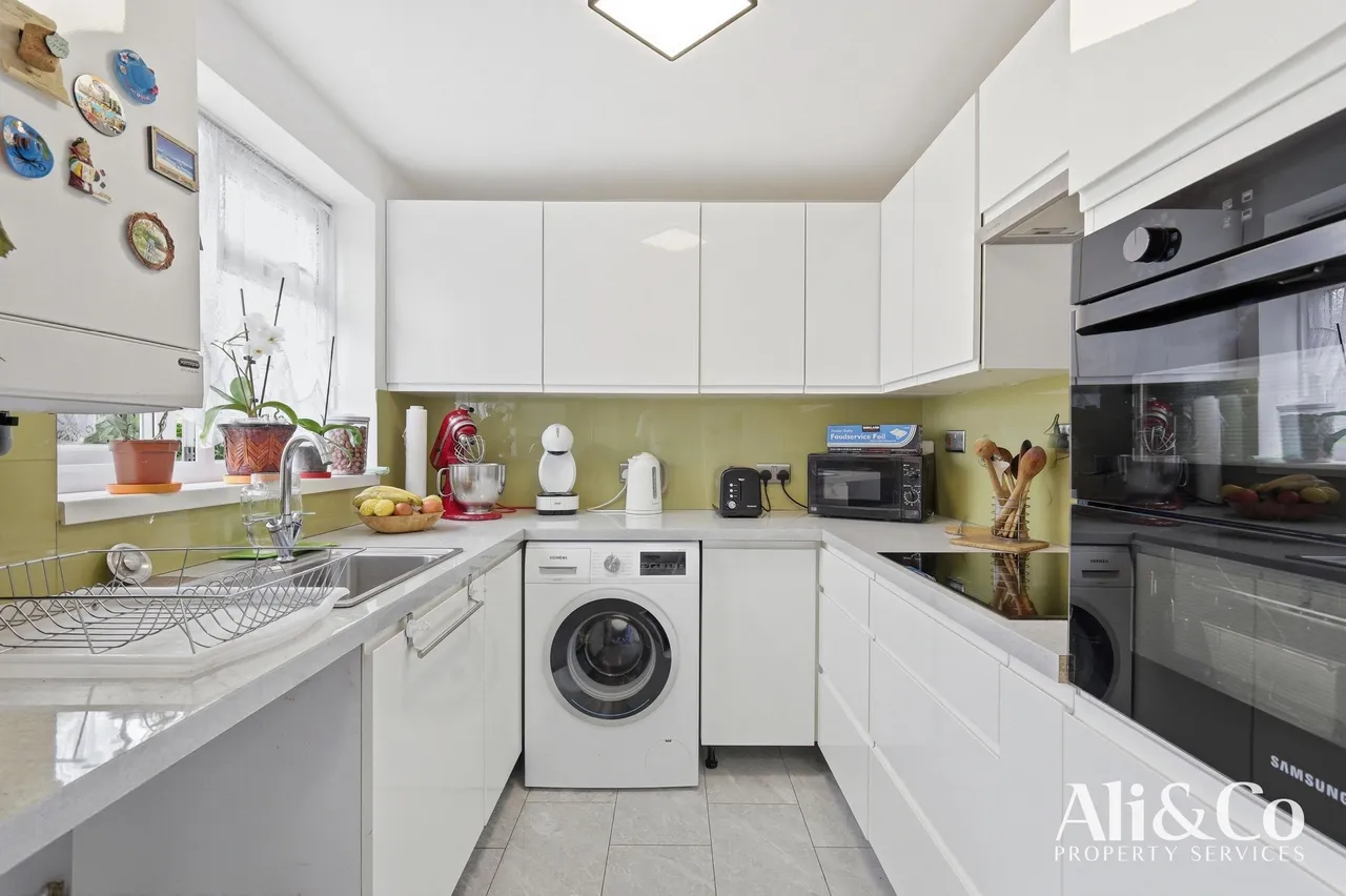 Wood Avenue, Purfleet-on-Thames, Essex, RM19 1TL, photo 3