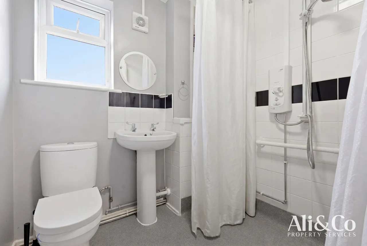 Wood Avenue, Purfleet-on-Thames, Essex, RM19 1TL, photo 7
