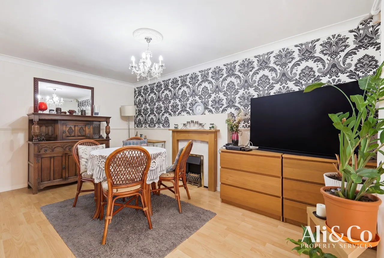 Wood Avenue, Purfleet-on-Thames, Essex, RM19 1TL, photo 4