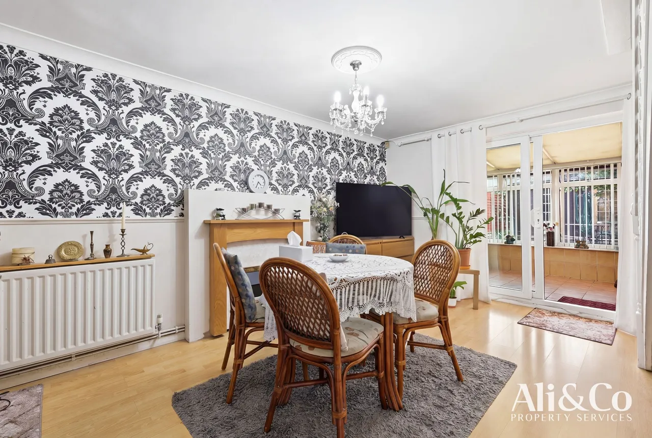 Wood Avenue, Purfleet-on-Thames, Essex, RM19 1TL, photo 5