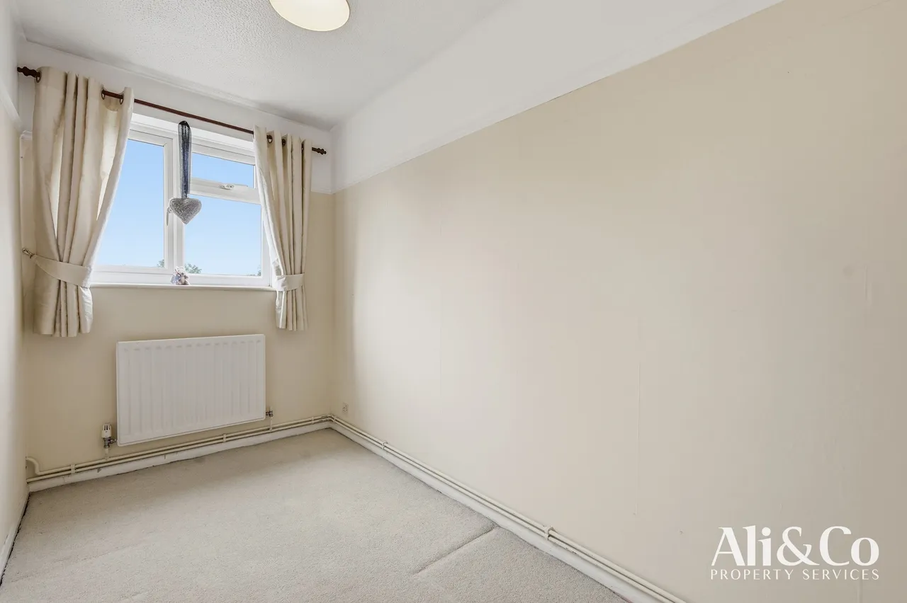 Wood Avenue, Purfleet-on-Thames, Essex, RM19 1TL, photo 8
