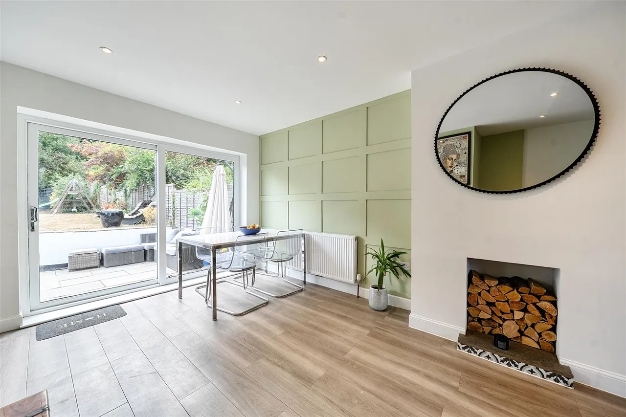 Meadway, Frimley, photo 4